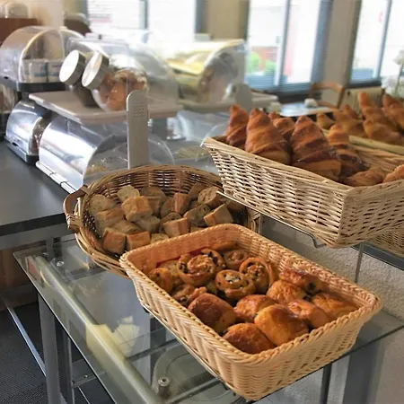 Le Pasteur Hotel 2*