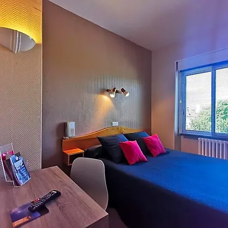 Le Pasteur Hotel 2*
